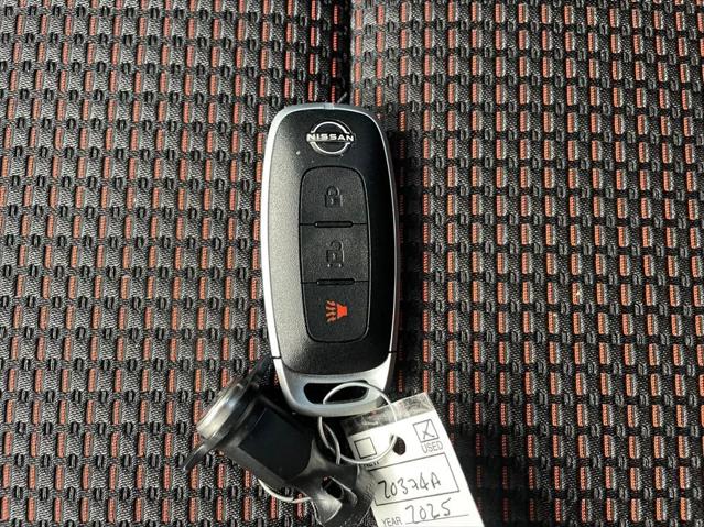 2025 Nissan Kicks SR FWD
