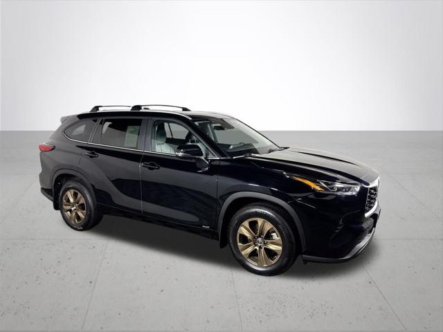 2023 Toyota Highlander Hybrid XLE Bronze