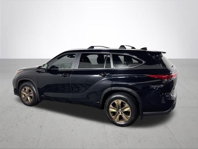 2023 Toyota Highlander Hybrid XLE Bronze