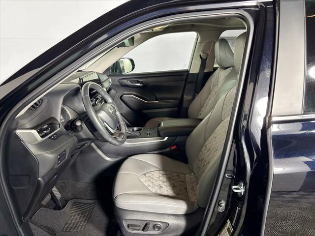 2023 Toyota Highlander Hybrid XLE Bronze