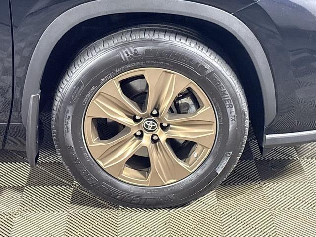 2023 Toyota Highlander Hybrid XLE Bronze