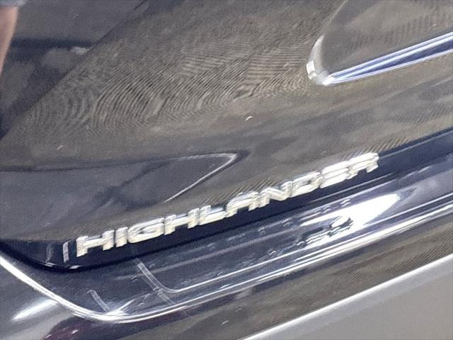 2023 Toyota Highlander Hybrid XLE Bronze