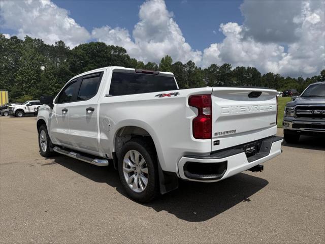 2022 Chevrolet Silverado 1500 4WD Crew Cab Short Bed Custom