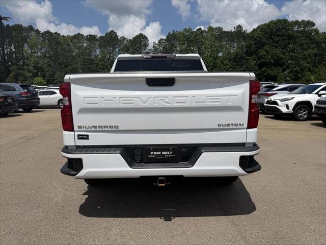 2022 Chevrolet Silverado 1500 4WD Crew Cab Short Bed Custom
