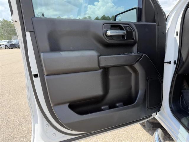 2022 Chevrolet Silverado 1500 4WD Crew Cab Short Bed Custom