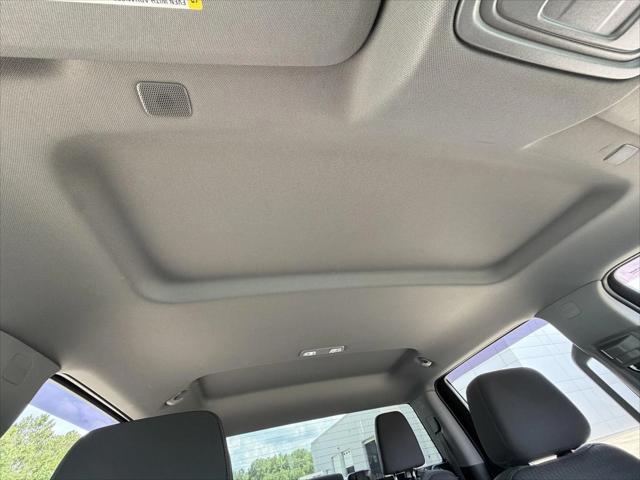 2022 Chevrolet Silverado 1500 4WD Crew Cab Short Bed Custom