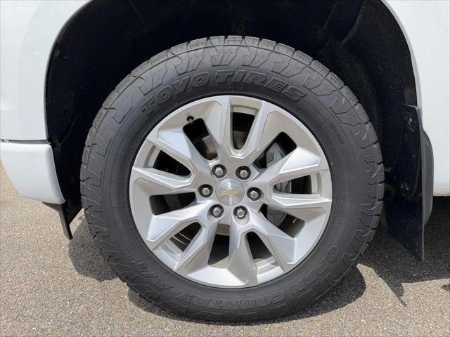 2022 Chevrolet Silverado 1500 4WD Crew Cab Short Bed Custom
