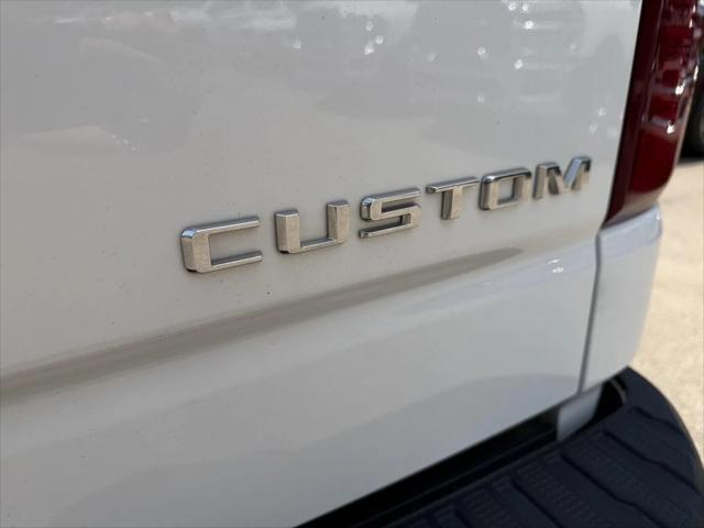2022 Chevrolet Silverado 1500 4WD Crew Cab Short Bed Custom