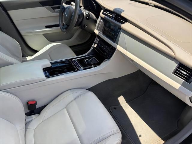 2017 Jaguar XF 35t Premium
