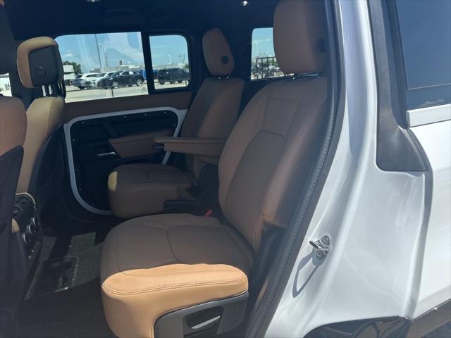2025 Land Rover Defender 130 P400 X-Dynamic SE