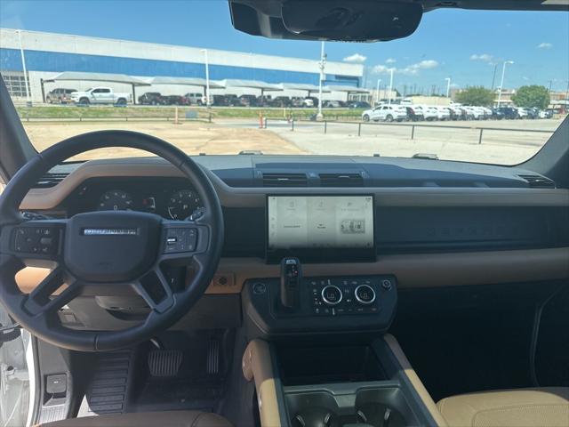 2025 Land Rover Defender 130 P400 X-Dynamic SE
