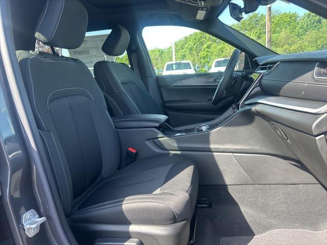 2026 Jeep Grand Cherokee L Altitude 4x4