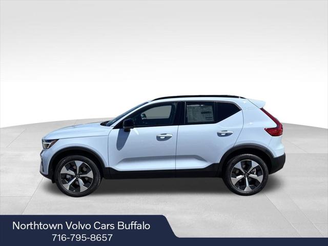2026 Volvo XC40 Core, B5 AWD Gas (mild hybrid), Dark