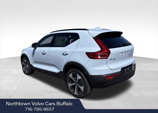 2026 Volvo XC40 Core, B5 AWD Gas (mild hybrid), Dark
