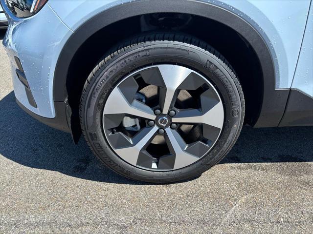 2026 Volvo XC40 Core, B5 AWD Gas (mild hybrid), Dark