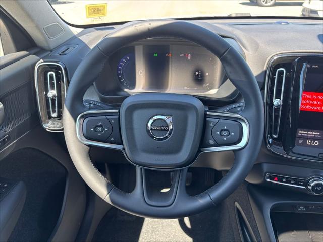2026 Volvo XC40 Core, B5 AWD Gas (mild hybrid), Dark