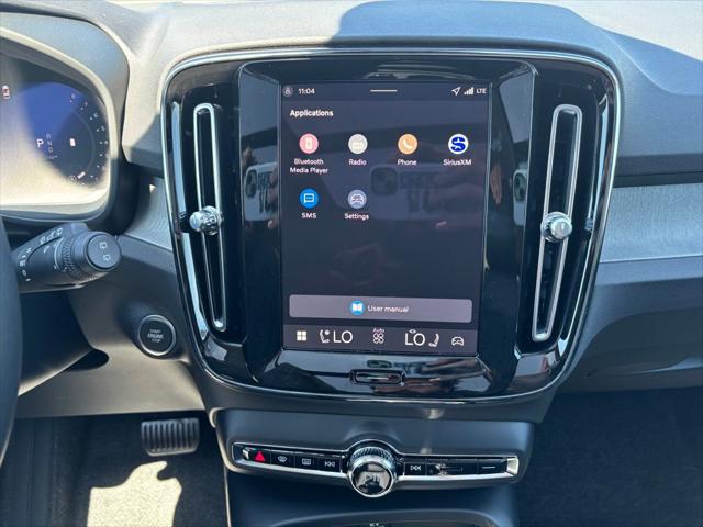 2026 Volvo XC40 Core, B5 AWD Gas (mild hybrid), Dark