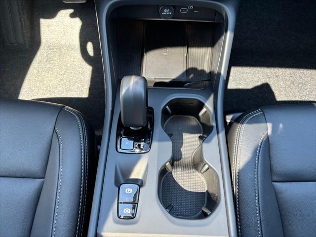 2026 Volvo XC40 Core, B5 AWD Gas (mild hybrid), Dark