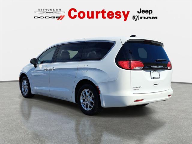 2023 Chrysler Voyager LX