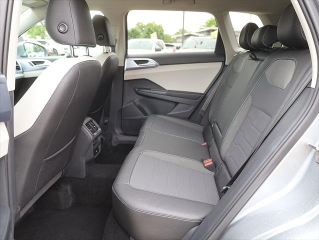 2025 Volkswagen Taos 1.5T SE