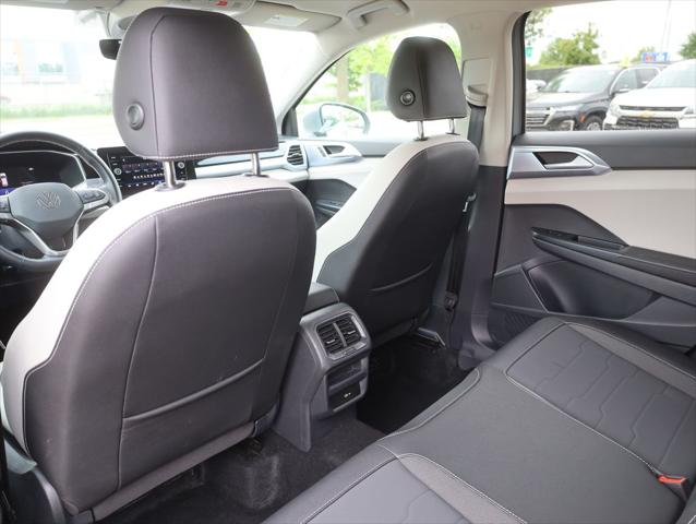 2025 Volkswagen Taos 1.5T SE