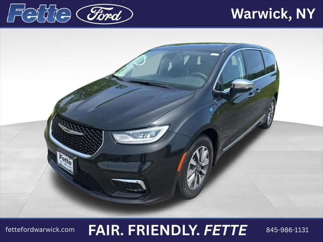 2023 Chrysler Pacifica Hybrid Limited for sale in Warwick, NY
