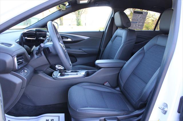 2024 Buick NV Preferred FWD