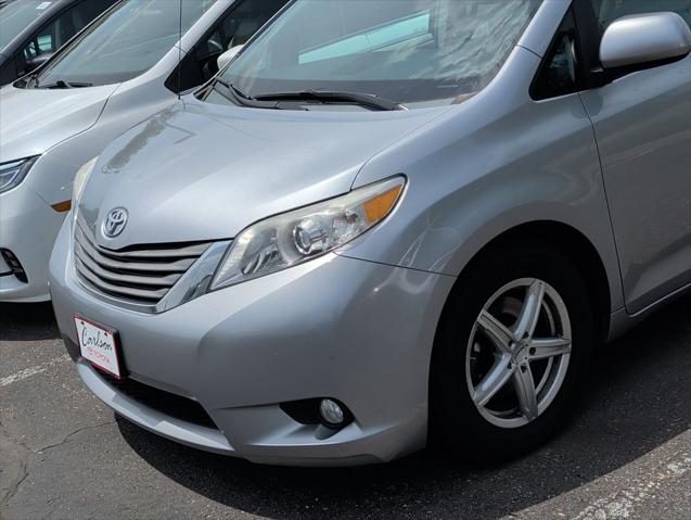 2012 Toyota Sienna XLE V6 8 Passenger