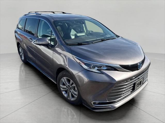 2022 Toyota Sienna Platinum for sale in Appleton, WI