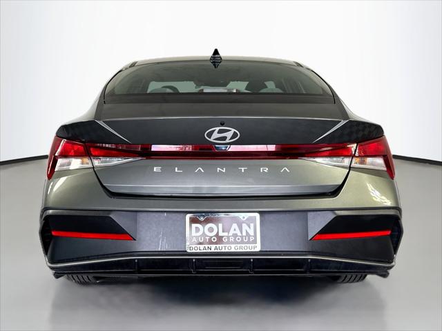 2025 Hyundai Elantra SE