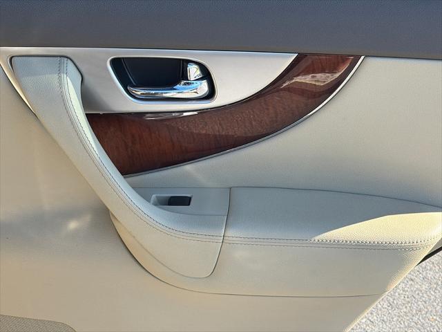 2011 INFINITI FX35 Base