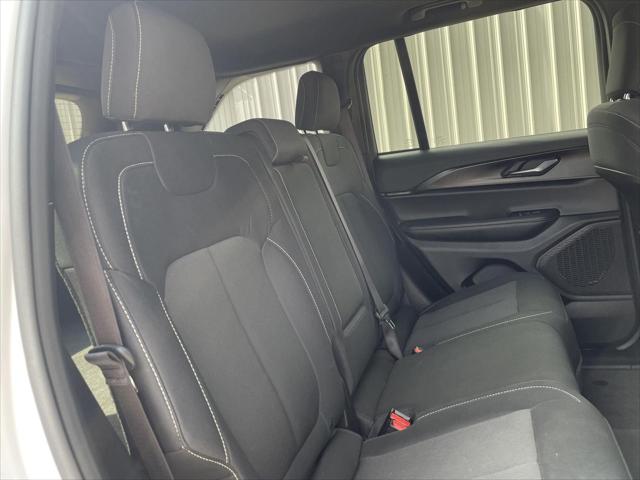2025 Jeep Grand Cherokee Laredo X 4x4