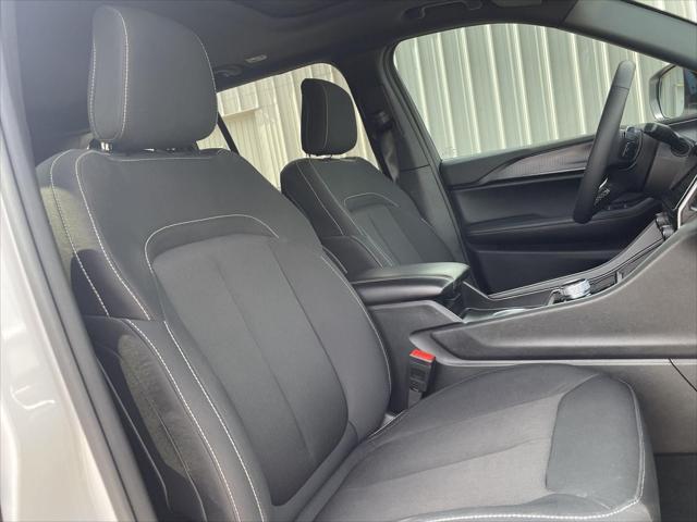 2025 Jeep Grand Cherokee Laredo X 4x4