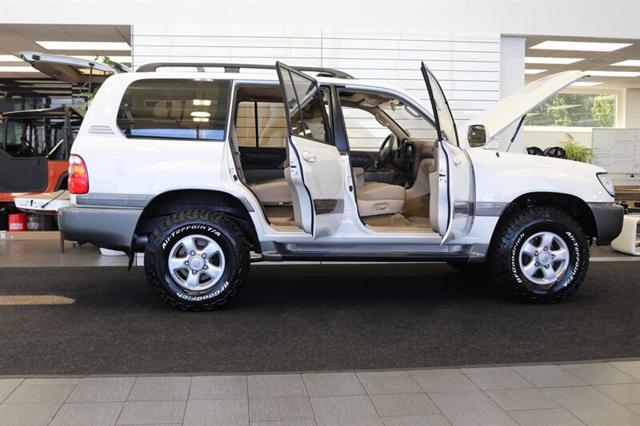1999 Toyota Land Cruiser Base