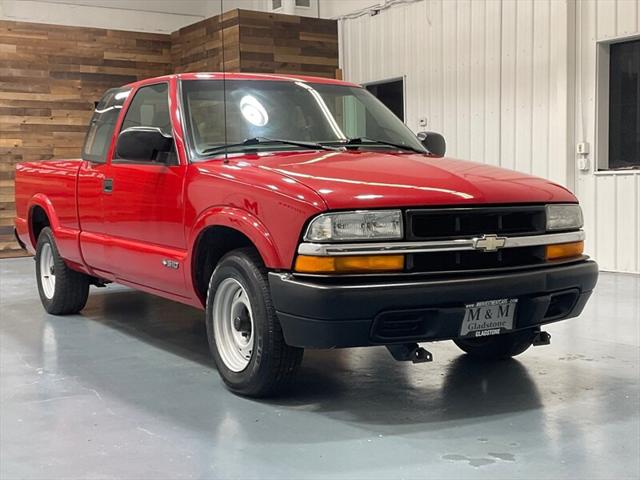 2002 Chevrolet S-10 LS 5-SPEED MANUAL / 4Cyl / ZERO RUST