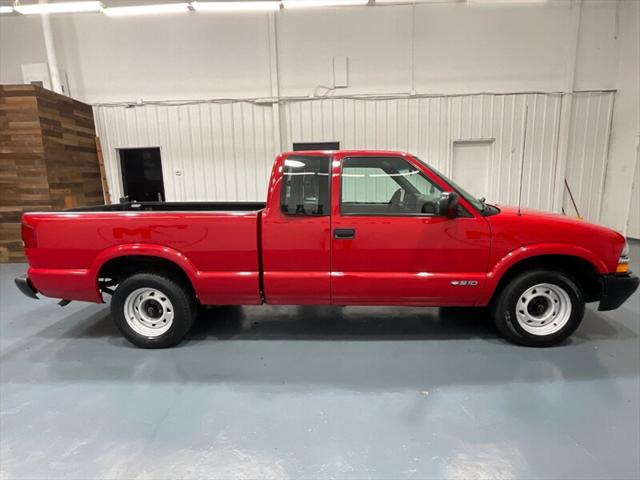 2002 Chevrolet S-10 LS 5-SPEED MANUAL / 4Cyl / ZERO RUST