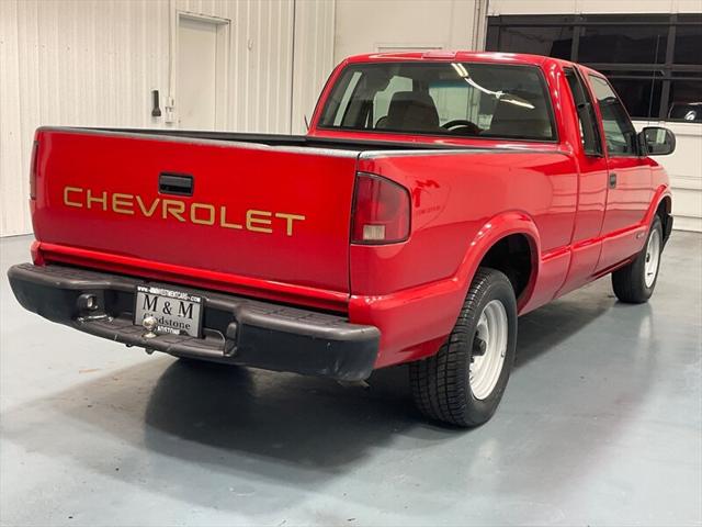 2002 Chevrolet S-10 LS 5-SPEED MANUAL / 4Cyl / ZERO RUST