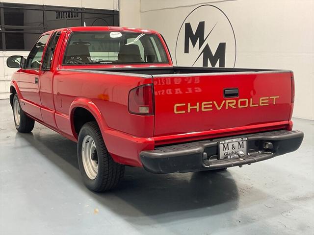 2002 Chevrolet S-10 LS 5-SPEED MANUAL / 4Cyl / ZERO RUST