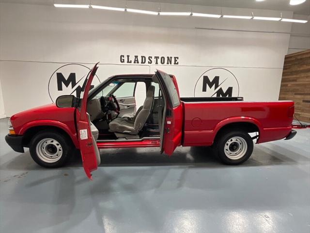 2002 Chevrolet S-10 LS 5-SPEED MANUAL / 4Cyl / ZERO RUST