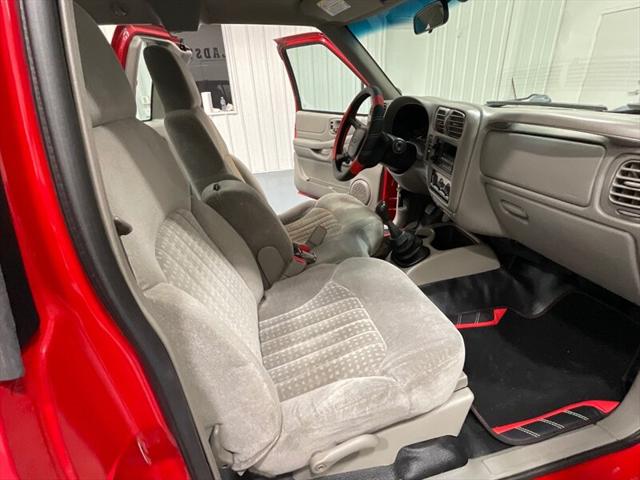 2002 Chevrolet S-10 LS 5-SPEED MANUAL / 4Cyl / ZERO RUST