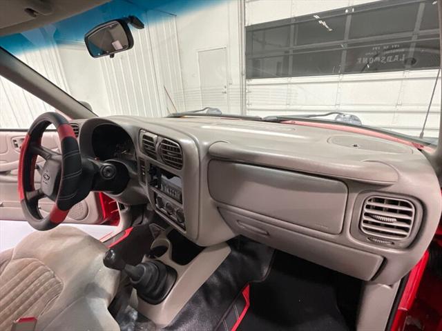 2002 Chevrolet S-10 LS 5-SPEED MANUAL / 4Cyl / ZERO RUST