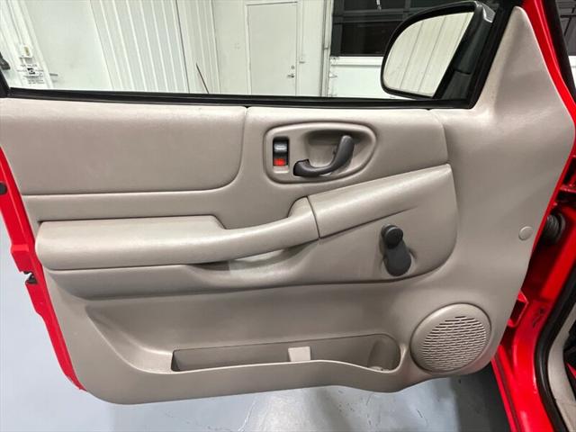 2002 Chevrolet S-10 LS 5-SPEED MANUAL / 4Cyl / ZERO RUST