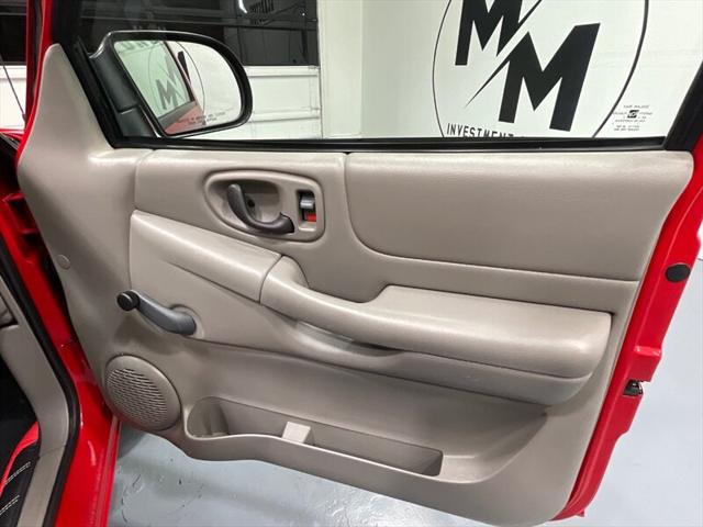 2002 Chevrolet S-10 LS 5-SPEED MANUAL / 4Cyl / ZERO RUST