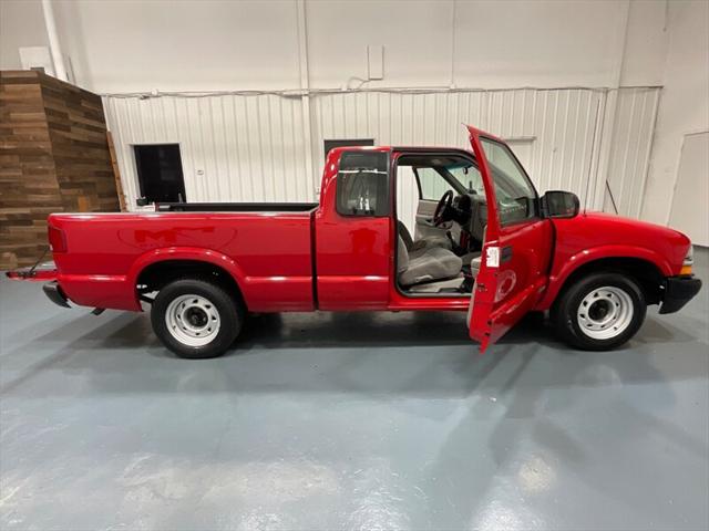 2002 Chevrolet S-10 LS 5-SPEED MANUAL / 4Cyl / ZERO RUST