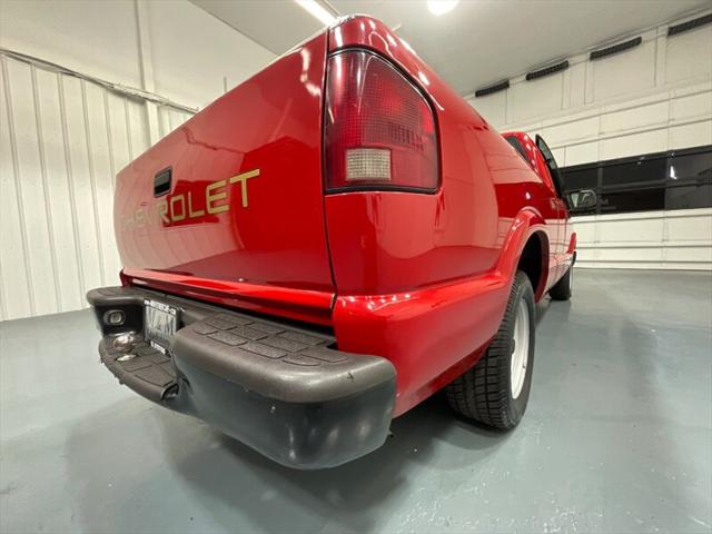 2002 Chevrolet S-10 LS 5-SPEED MANUAL / 4Cyl / ZERO RUST