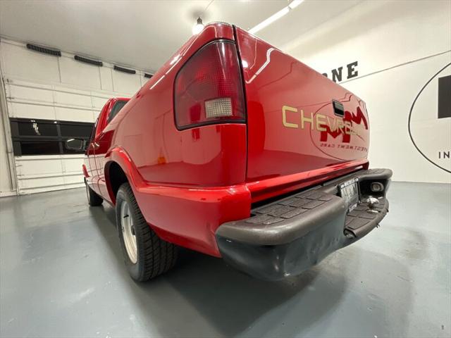 2002 Chevrolet S-10 LS 5-SPEED MANUAL / 4Cyl / ZERO RUST
