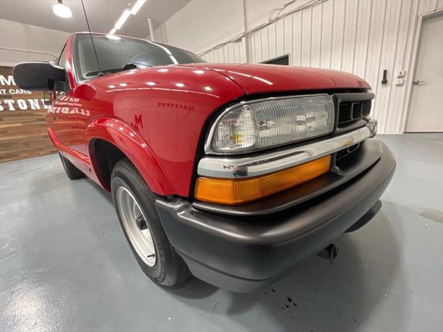 2002 Chevrolet S-10 LS 5-SPEED MANUAL / 4Cyl / ZERO RUST