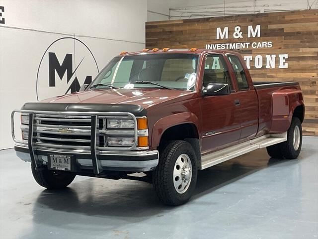 1998 Chevrolet 3500 K3500 Cheyenne 4X4 5-SPEED MANUAL / DUALLY/V8 7.4L for sale in Gladstone, OR