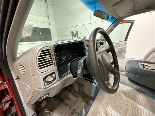 1998 Chevrolet 3500 K3500 Cheyenne 4X4 5-SPEED MANUAL / DUALLY/V8 7.4L
