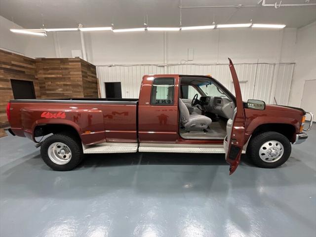 1998 Chevrolet 3500 K3500 Cheyenne 4X4 5-SPEED MANUAL / DUALLY/V8 7.4L